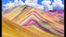 مناظر طبيعية حية: رحلة على أكثر المواقع الملونة على هذا الكوكب 3 وجهات نظر حية: استكشاف المناظر الطبيعية الملونة والديناميكية للأرض