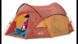 واحة خارجية: معدات المغامرات لاستكشاف الذكرى السنوية المثيرة