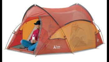 واحة خارجية: معدات المغامرات لاستكشاف الذكرى السنوية المثيرة