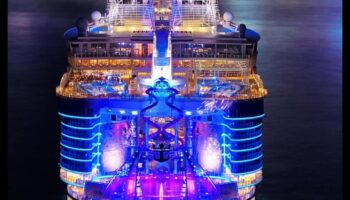 السمفونية الساحلية: حيث ترقص الأرض والبحر معًا